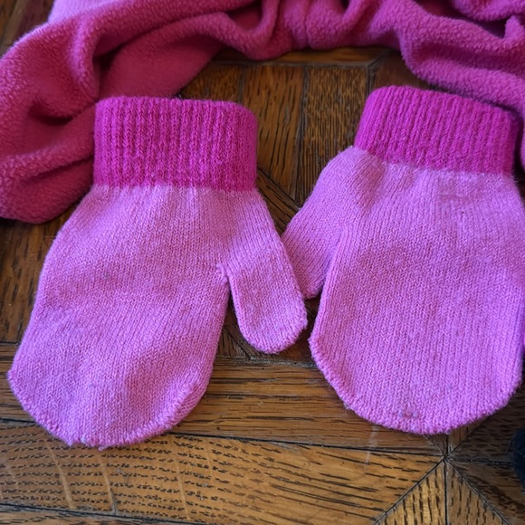 Little girls winter hat and gloves lot - Picture 11 of 15